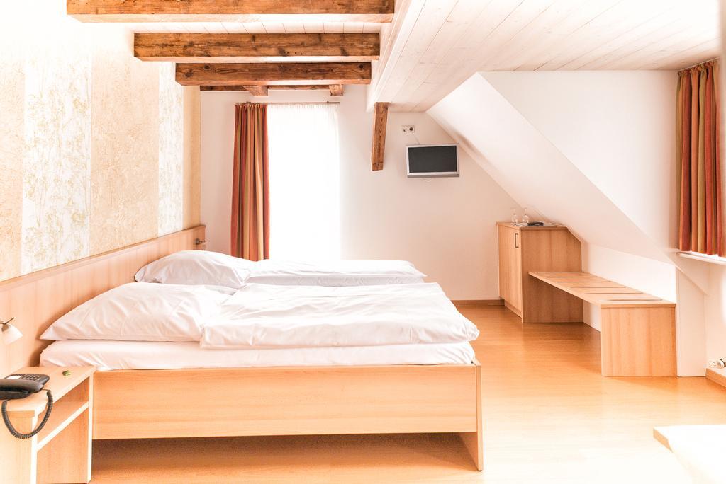 Gasthof Zum Lamm Gomadingen Esterno foto
